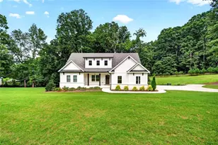 727 Old Collins Rd, Hoschton, GA 30548 - Photo 2