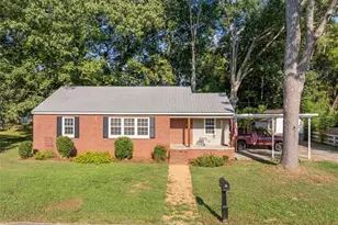 137 Oak St, Summerville, GA 30747 - Photo 1