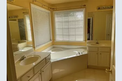 1594 Hampton Hollow Trail, Lawrenceville, GA 30043 - Photo 10
