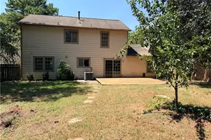 844 Chapman Cir, Stone Mountain, GA 30088 - Photo 2