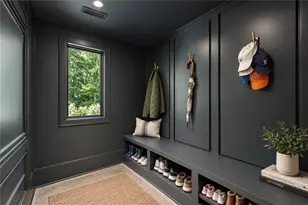 585 Mountain Way, Atlanta, GA 30342 - Photo 8
