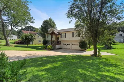 2555 Morgan Lake Drive NE, Marietta, GA 30066 - Photo 4