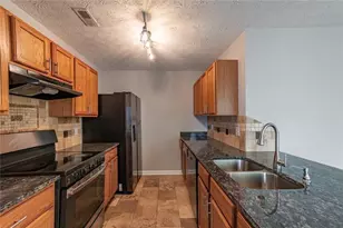 5550 Strathmoor Manor Cir, Lithonia, GA 30058 - Photo 10