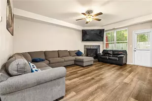 1062 Valley Rock Dr, Lithonia, GA 30058 - Photo 2