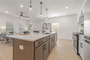692 Sunstone Ln, Lawrenceville, GA 30043 - Photo 2