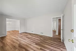 3915 Green Forest Ln SE, Smyrna, GA 30082 - Photo 6