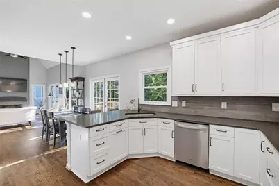 4535 Village Springs Run, Atlanta, GA 30338 - Photo 10