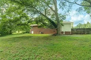 593 Hurt Rd SW, Smyrna, GA 30082 - Photo 14