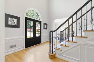 10785 Grenadier Ln, Alpharetta, GA 30022 - Photo 4