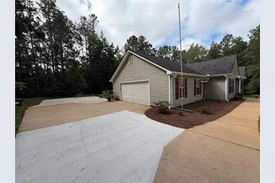 301 Wolf Creek Place, Locust Grove, GA 30248 - Photo 8