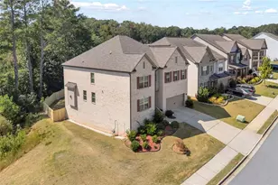 327 Round Pond Dr, Lilburn, GA 30047 - Photo 2