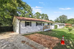 46 Royce Dr, Jonesboro, GA 30238 - Photo 2