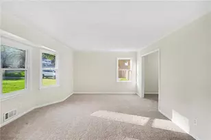 8121 Woodcliff Trail, Riverdale, GA 30274 - Photo 12