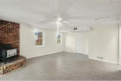 8121 Woodcliff Trail, Riverdale, GA 30274 - Photo 4