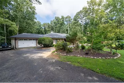 8180 Innsbruck Drive, Sandy Springs, GA 30350 - Photo 6