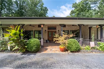 8180 Innsbruck Drive, Sandy Springs, GA 30350 - Photo 2