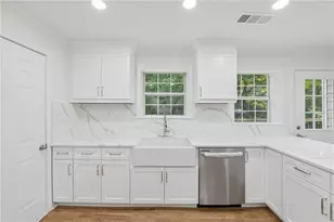 2890 Northcliff Dr, Suwanee, GA 30024 - Photo 8