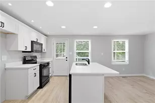 3724 Bramblevine Cir, Lithonia, GA 30038 - Photo 2