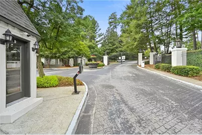 2201 Pine Heights Drive NE, Atlanta, GA 30324 - Photo 2