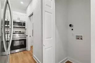 6305 Shannon Pkwy, Union City, GA 30291 - Photo 10