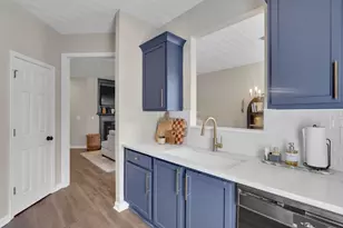 6608 Splashwater Dr, Flowery Branch, GA 30542 - Photo 2
