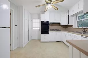 2972 Arrowood Dr, East Point, GA 30344 - Photo 8