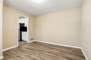 2290 Emerald Springs Dr, Decatur, GA 30035 - Photo 10