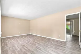 8423 Magnolia Dr, Jonesboro, GA 30238 - Photo 6
