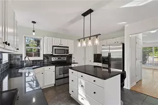 915 Charter Club Dr, Lawrenceville, GA 30043 - Photo 2