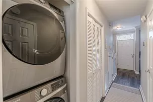 656 Park Village Dr NE, Atlanta, GA 30306 - Photo 16