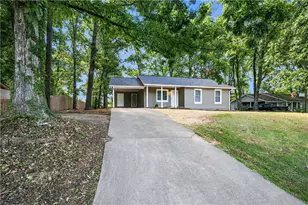 215 Henry St, Braselton, GA 30517 - Photo 1
