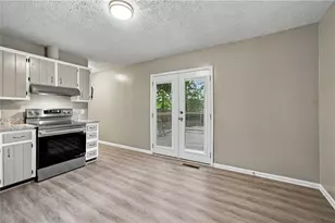 215 Henry St, Braselton, GA 30517 - Photo 6