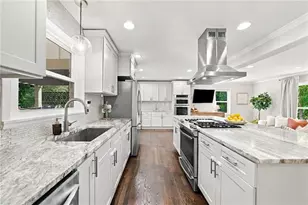 9875 La View Cir, Roswell, GA 30075 - Photo 12