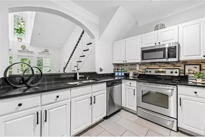 1424 Westchester Ridge NE, Atlanta, GA 30329 - Photo 10