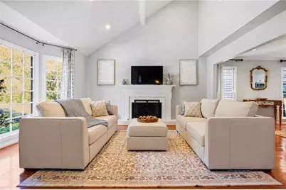1095 Dunbarton Trace, Atlanta, GA 30319 - Photo 2