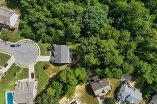 3930 Ivy Lawn Ct, Buford, GA 30519 - Photo 4