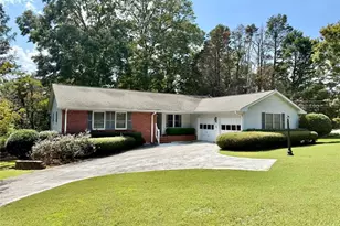 5 Plantation Cir, Carrollton, GA 30117 - Photo 2