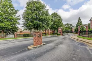 8006 Lexington Dr, Roswell, GA 30075 - Photo 20