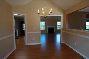 2010 Hillspring Ln, Lithonia, GA 30058 - Photo 8