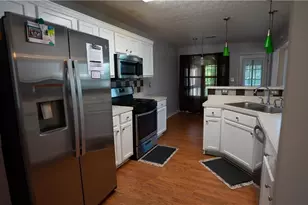 2010 Hillspring Ln, Lithonia, GA 30058 - Photo 10