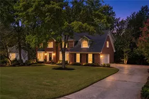 12200 Wexford Club Dr, Roswell, GA 30075 - Photo 2