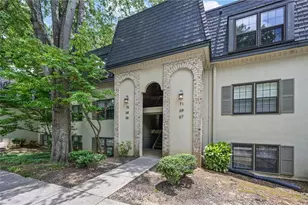 70 Chaumont Square NW, Atlanta, GA 30327 - Photo 2