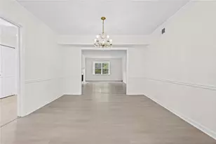 70 Chaumont Square NW, Atlanta, GA 30327 - Photo 12