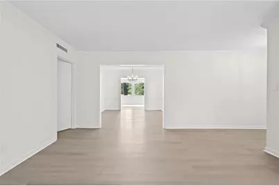 70 Chaumont Square NW, Atlanta, GA 30327 - Photo 8