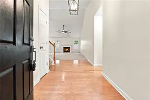 1422 Fountain Lakes Dr, Lawrenceville, GA 30043 - Photo 2