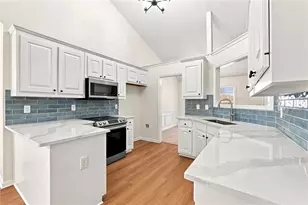 1422 Fountain Lakes Dr, Lawrenceville, GA 30043 - Photo 10