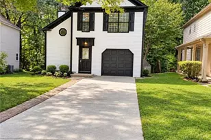 821 Hampton Hill Ct, Lawrenceville, GA 30044 - Photo 2