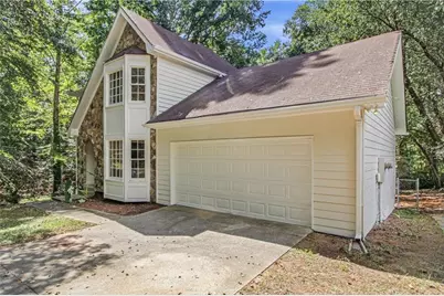 1039 Plantation Boulevard SE, Conyers, GA 30094 - Photo 2