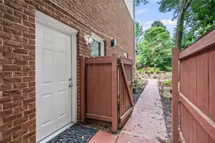 2132 Dunwoody Glen, Dunwoody, GA 30338 - Photo 20