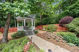 2132 Dunwoody Glen, Dunwoody, GA 30338 - Photo 28